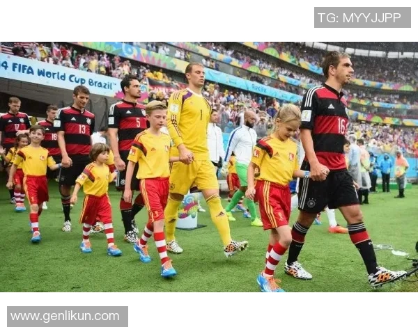 广州足球队在世界杯中的灵活性表现分析与战术解读 广州足球队在世界杯中的灵活性表现分析与战术解读